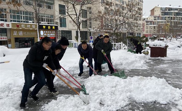 以動(dòng)制“凍”，溫暖護(hù)行——威海產(chǎn)投集團(tuán)開展清雪行動(dòng)