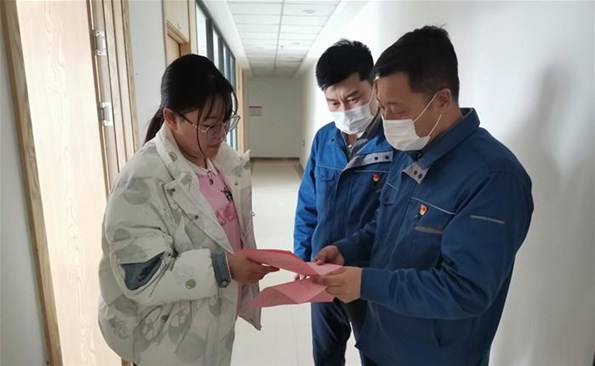 威海產投集團開展“志愿服務耀黨徽 ”學雷鋒主題活動
